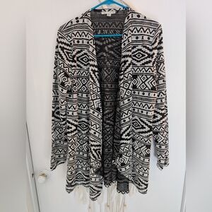 American Eagle Outfitters Black and White Geometric Patterned Women's Sweater